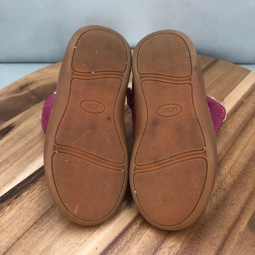 UGG Kids Classic II Sheepskin Pink Boots Girls Size 8 Toddler Little Kids